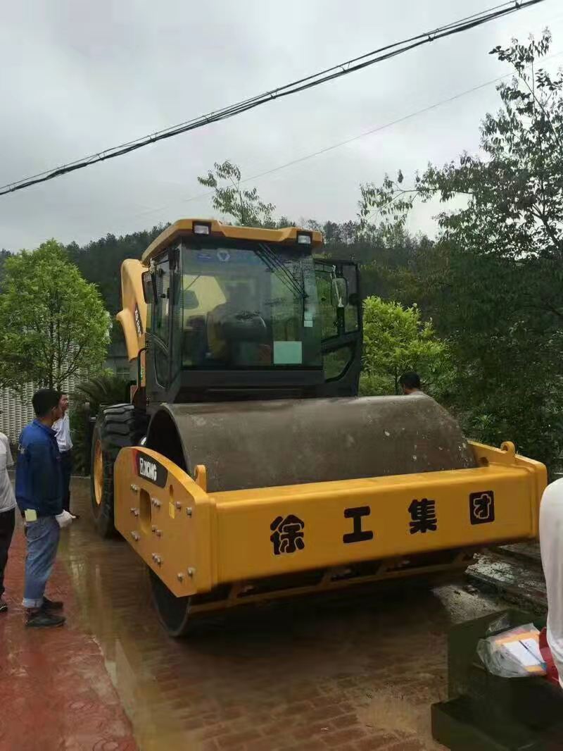 徐工26噸壓路機