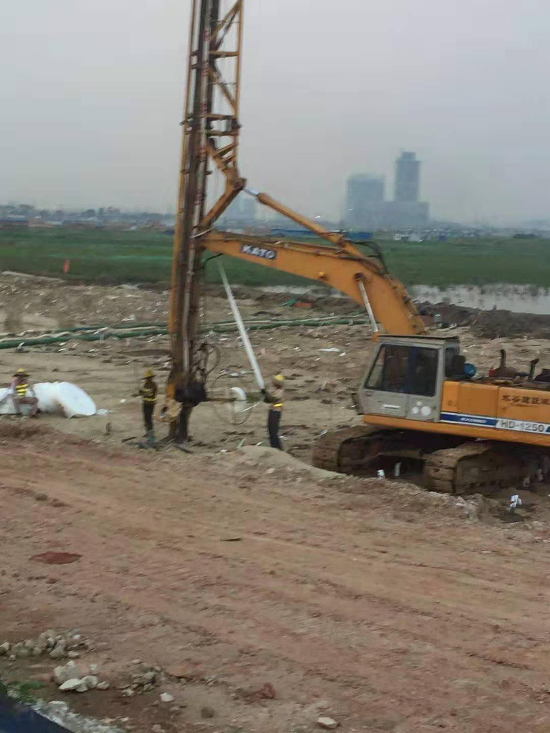插水板機(jī)械施工現(xiàn)場(chǎng)